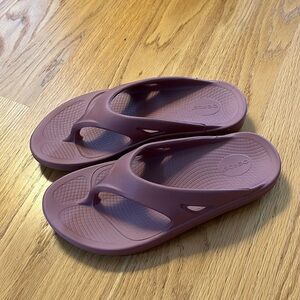 Oofos flip flops M 12 W 14 rose/peach/mauve color